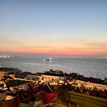Apartman View Of Izmir. Sweet & Silent House. *